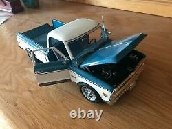 ACME 1/18 model car Highway 61 1971 Chevrolet C10 Limited Edition RETIRED CHEVY