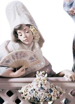 Lladro RETIRED Ladies Medieval Romantic Limited Edition ON THE BALCONY 01001826