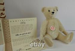 Steiff Replica of 1905 Bear, Limited Edition Baerle 22 PAB in White 0639 of 3000